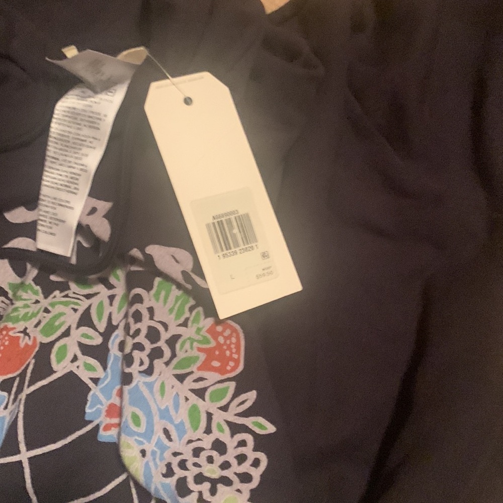 Levi's Our Mother Earth black cropped hoodie sweatshirt Size Large - Picture 3 of 3